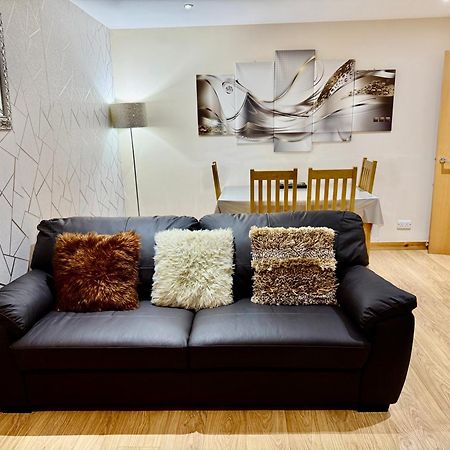 Azim And Suzi'S City Centre Apartment 因弗内斯 外观 照片