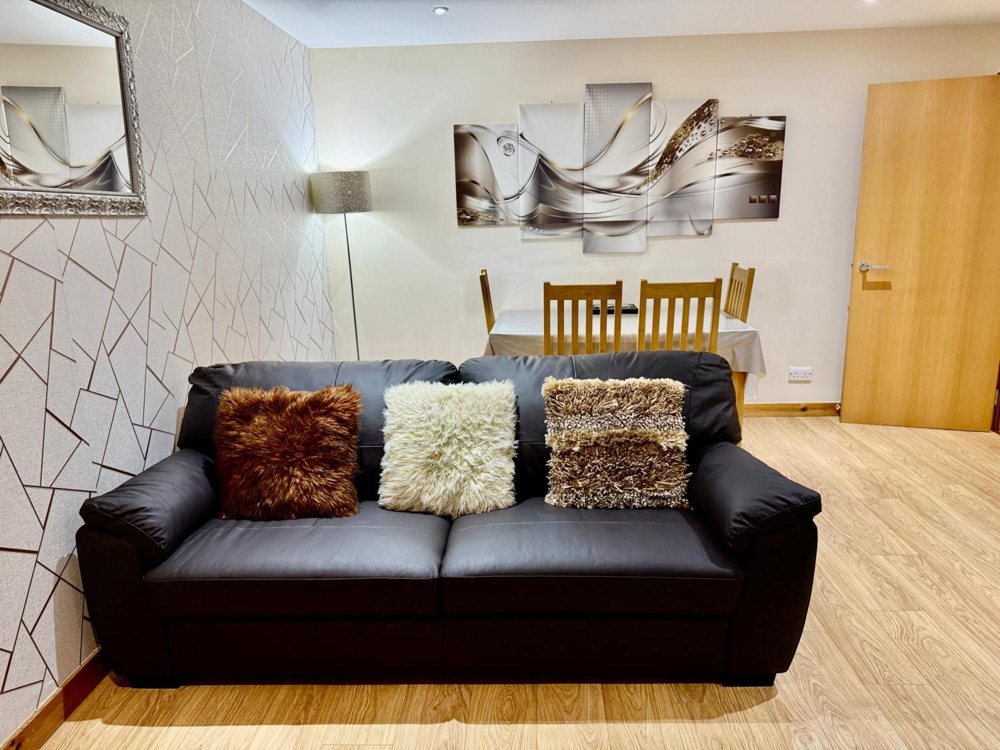 Azim And Suzi'S City Centre Apartment 因弗内斯 外观 照片