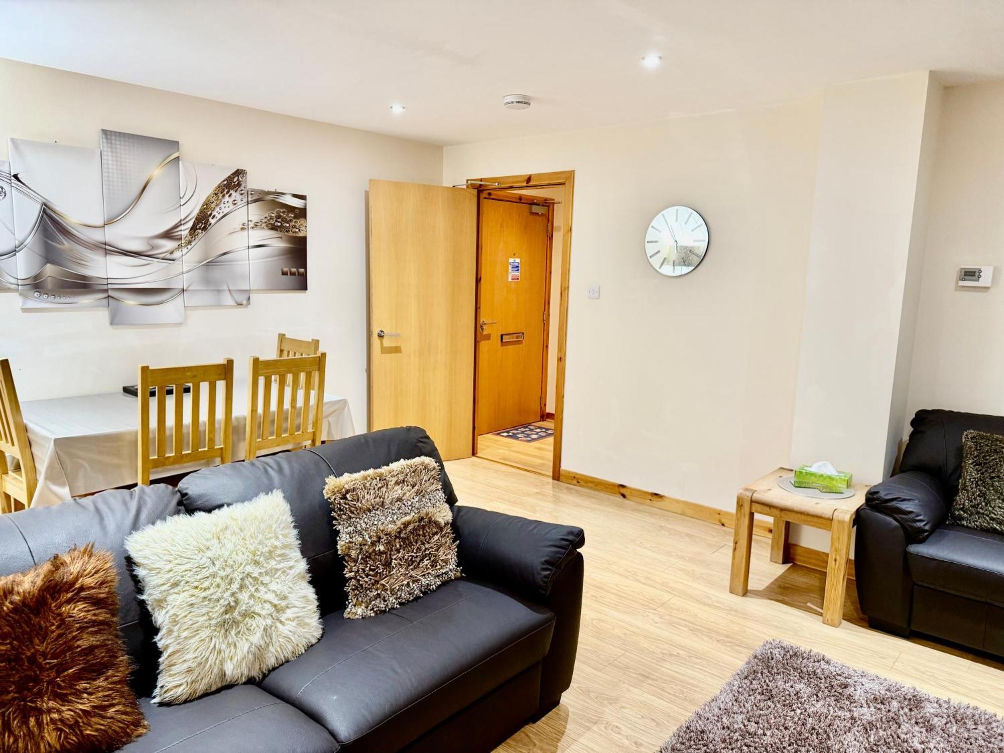 Azim And Suzi'S City Centre Apartment 因弗内斯 外观 照片