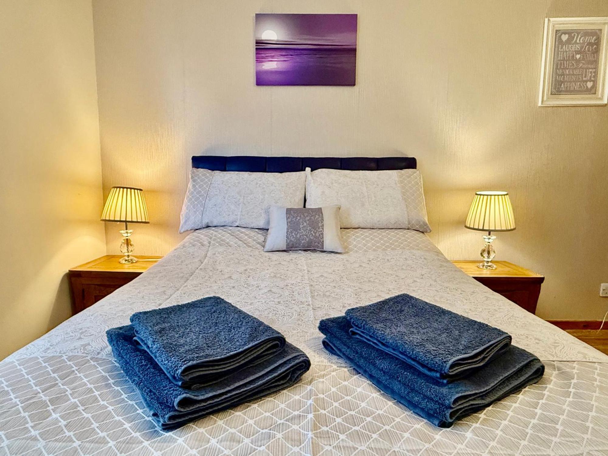 Azim And Suzi'S City Centre Apartment 因弗内斯 外观 照片